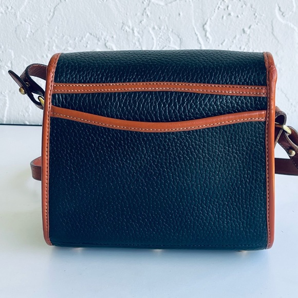 VINTAGE DOONEY AND BOURKE  SMALL BLACK ESSEX ALL LEATHER SHOULDER CROSSBODY BAG - Picture 6 of 12